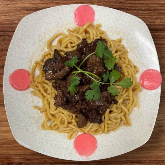 House Garlic Noodle with Beef.